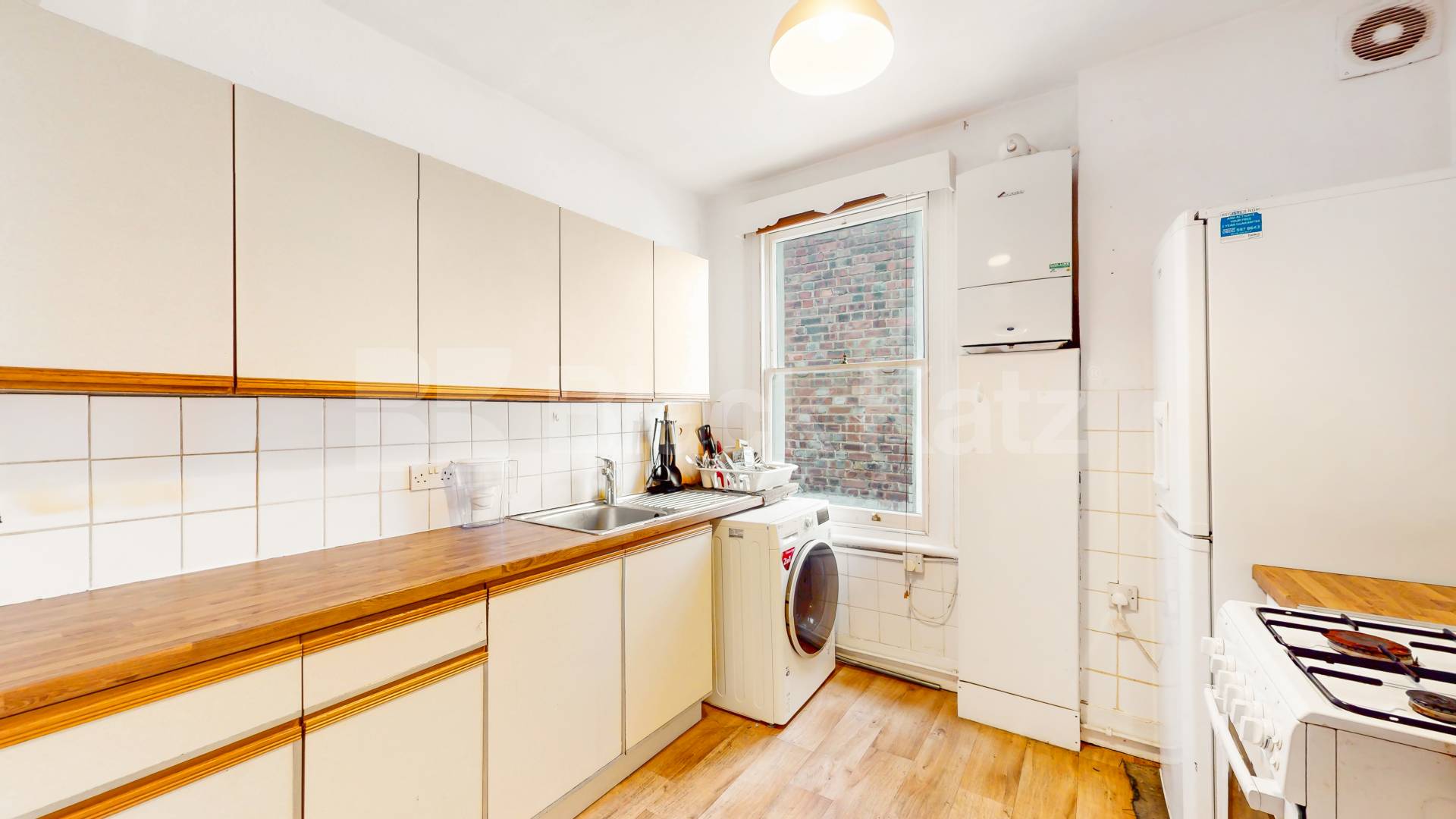 High ceilings, good storage space, modern kitchen & mins from tube Willoughby Road, Turnpike Lane